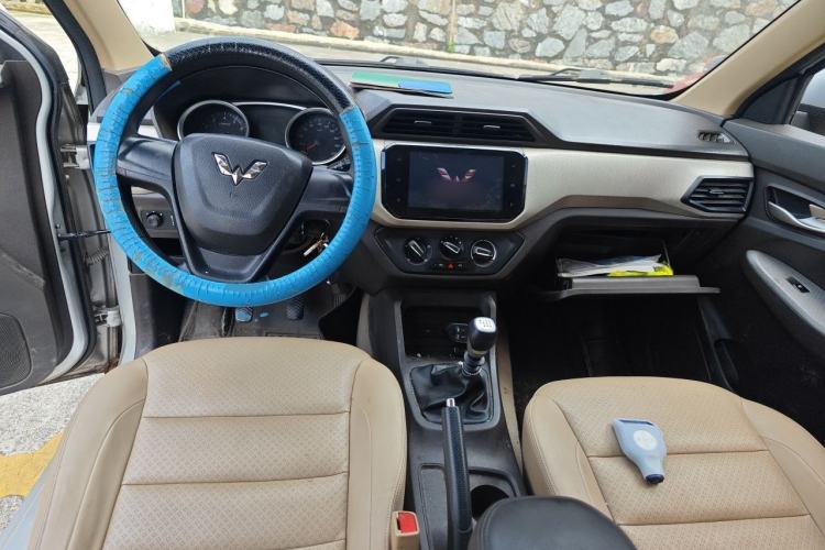 Used Wuling Hongguang 2019 1.5L S Comfort Edition China VI LAR Center Console