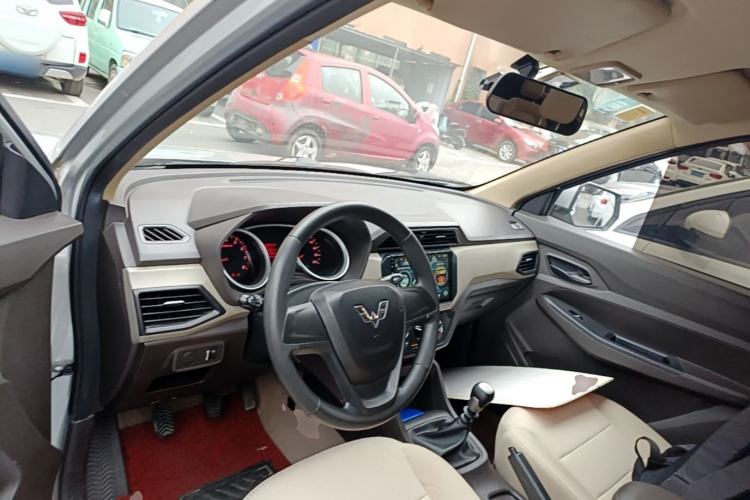 Used Wuling Hongguang 2019 1.5L S Standard Version China VI LAR Center Console
