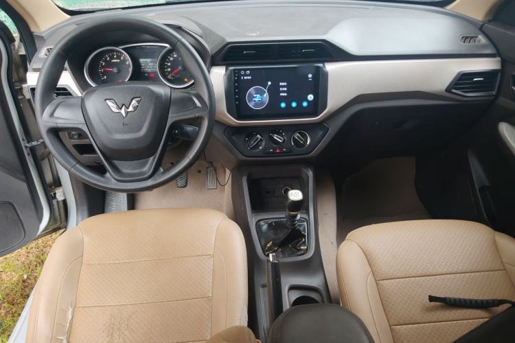 Used Wuling Hongguang 2019 1.5L S Comfort Edition China VI LAR Center Console