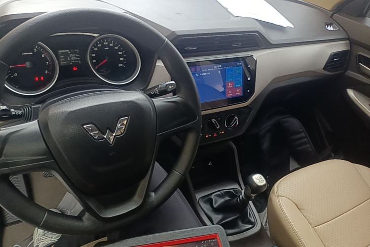Used Wuling Hongguang 2019 1.5L S Comfort Edition China VI LAR Center Console