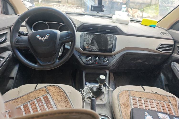 Used Wuling Hongguang 2019 1.5L S Comfort Edition China VI LAR Center Console