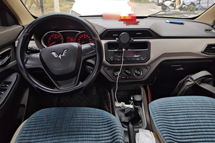 Used Wuling Hongguang 2019 1.5L S Standard Version China VI LAR Center Console