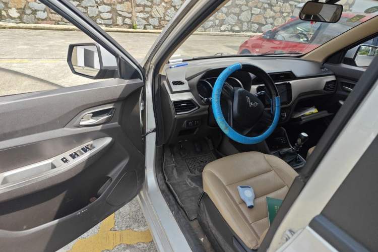 Used Wuling Hongguang 2019 1.5L S Comfort Edition China VI LAR Driver Seat