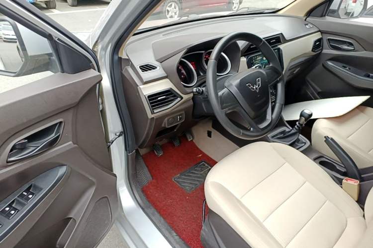 Used Wuling Hongguang 2019 1.5L S Standard Version China VI LAR Driver Seat