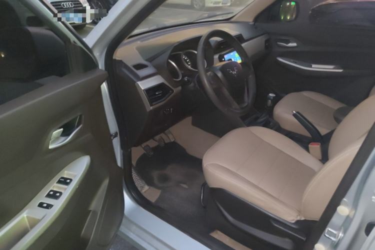 Used Wuling Hongguang 2019 1.5L S Comfort Edition China VI LAR Driver Seat