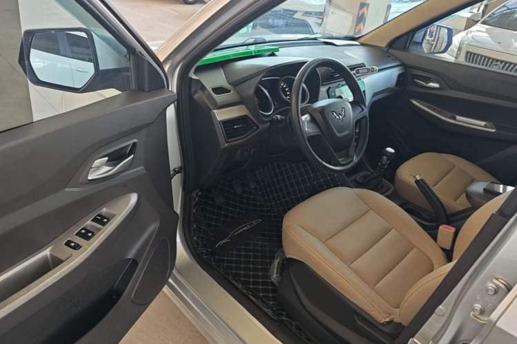 Used Wuling Hongguang 2019 1.5L S Comfort Edition China VI LAR Driver Seat