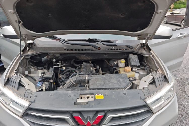 Used Wuling Hongguang 2019 1.5L S Comfort Edition China VI LAR Engine Bay