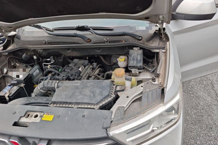Used Wuling Hongguang 2019 1.5L S Comfort Edition China VI LAR Engine Bay Left