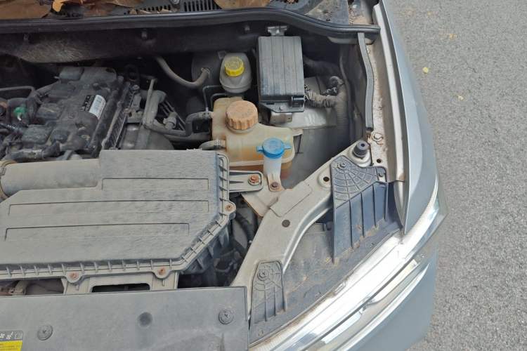 Used Wuling Hongguang 2019 1.5L S Base Version L2B Engine Bay Left