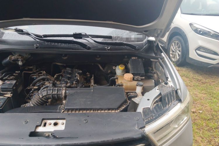 Used Wuling Hongguang 2019 1.5L S Comfort Edition China VI LAR Engine Bay Left