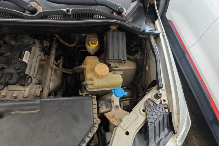 Used Wuling Hongguang 2019 1.5L S Comfort Edition China VI LAR Engine Bay Left