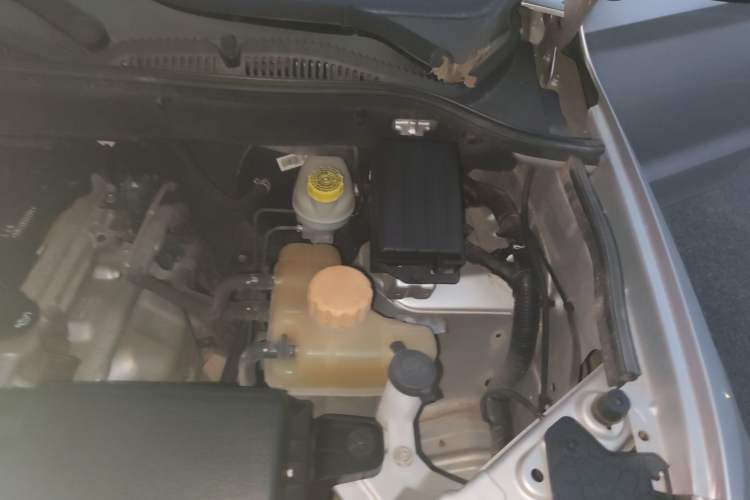 Used Wuling Hongguang 2019 1.5L S Comfort Edition China VI LAR Engine Bay Left