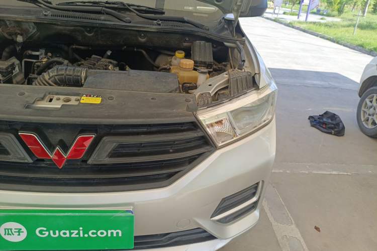 Used Wuling Hongguang 2019 1.5L S Basic Version China VI Standard LAR Engine Bay Left