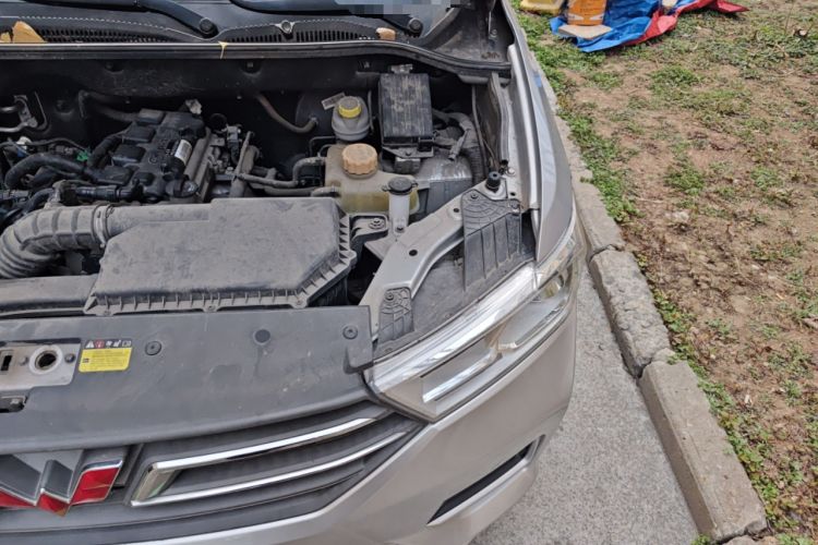 Used Wuling Hongguang 2019 1.5L S Standard Version China VI LAR Engine Bay Left