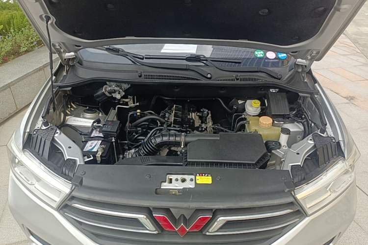 Used Wuling Hongguang 2019 1.5L S Comfort Edition China VI LAR Engine Bay