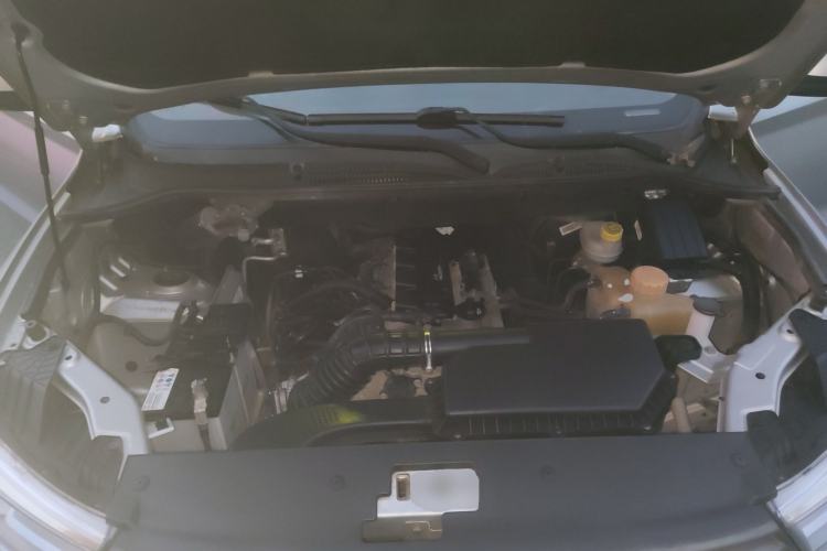 Used Wuling Hongguang 2019 1.5L S Comfort Edition China VI LAR Engine Bay