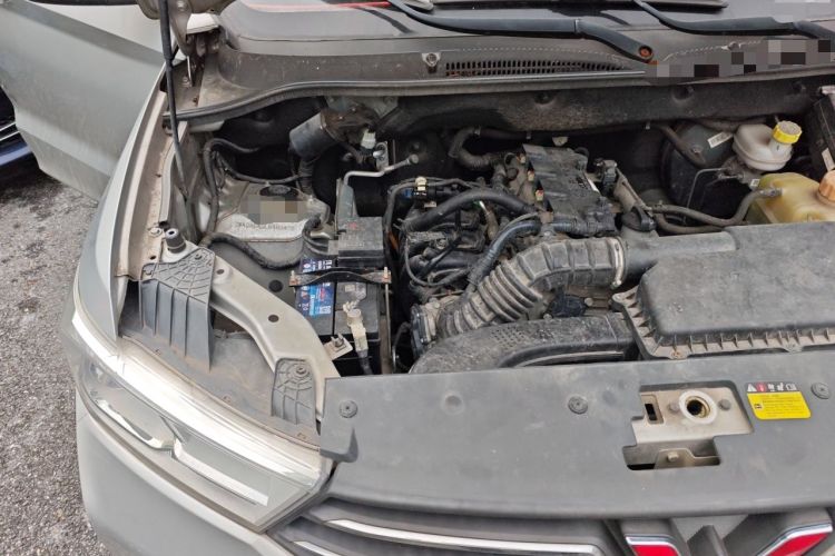 Used Wuling Hongguang 2019 1.5L S Comfort Edition China VI LAR Engine Bay Right