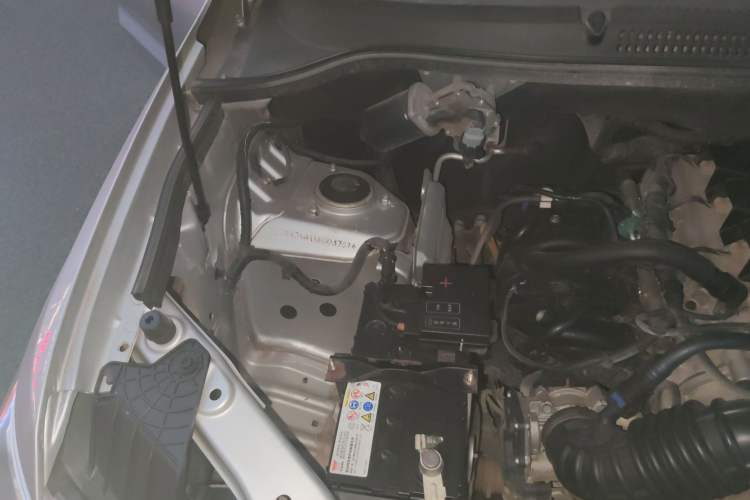 Used Wuling Hongguang 2019 1.5L S Comfort Edition China VI LAR Engine Bay Right