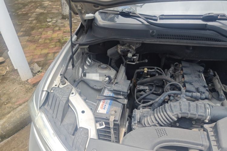 Used Wuling Hongguang 2019 1.5L S Basic Version China VI Standard LAR Engine Bay Right