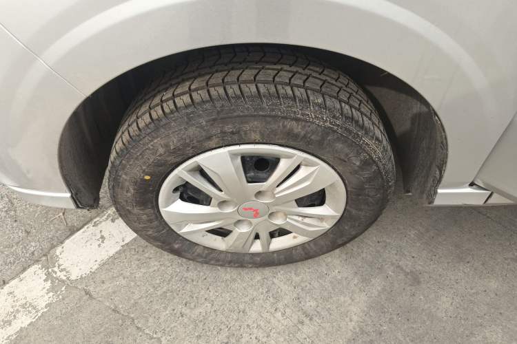 Used Wuling Hongguang 2019 1.5L S Basic Version China VI Standard LAR Exterior 1