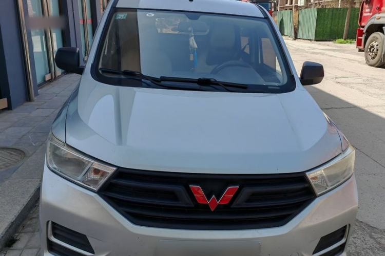 Used Wuling Hongguang 2019 1.5L S Basic Version China VI Standard LAR Exterior 2