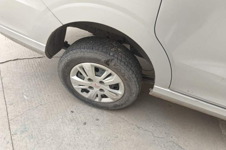 Used Wuling Hongguang 2019 1.5L S Basic Version China VI Standard LAR Exterior 2