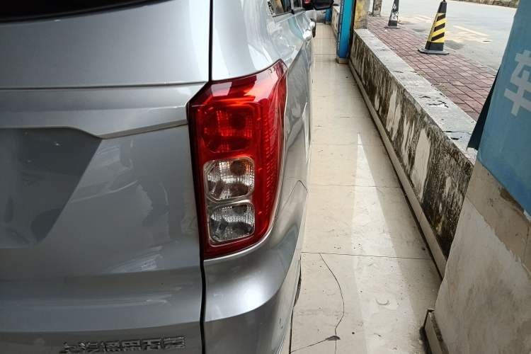Used Wuling Hongguang 2019 1.5L S Standard Version China VI LAR Exterior 3