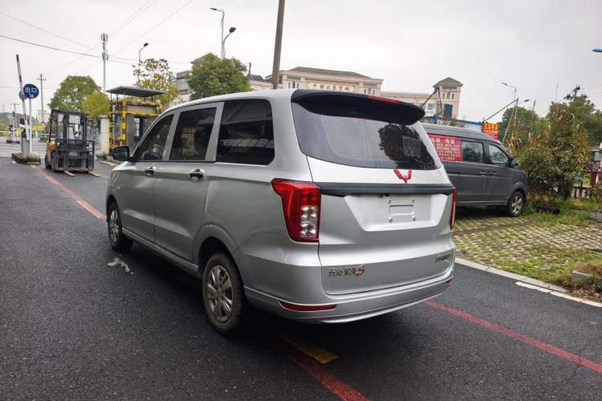 Used Wuling Hongguang 2019 1.5L S Basic Version China VI Standard LAR Exterior 4