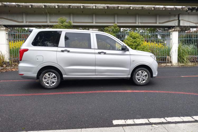 Used Wuling Hongguang 2019 1.5L S Basic Version China VI Standard LAR Exterior 8