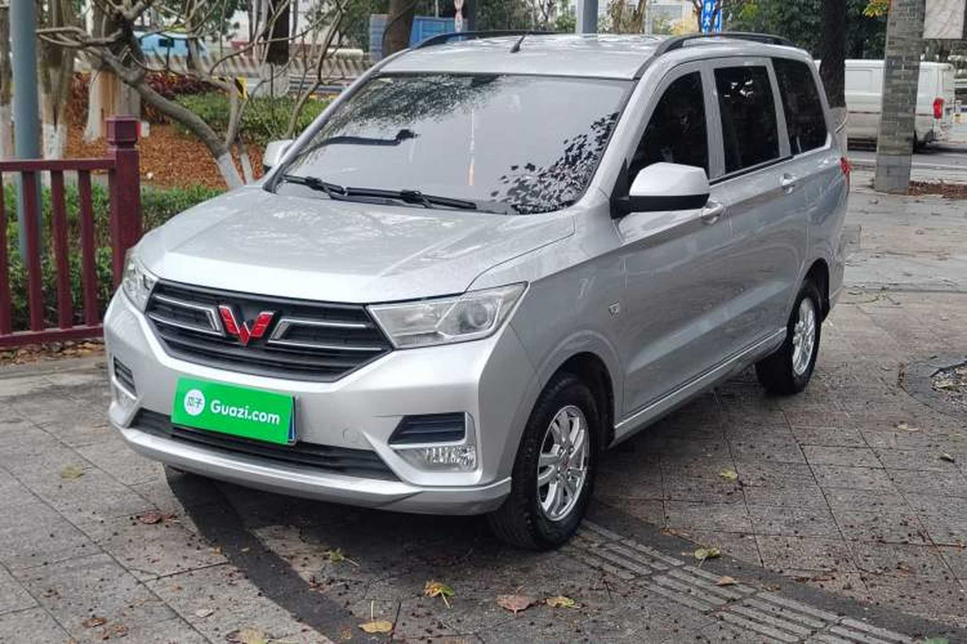 Used Wuling Hongguang 2019 1.5L S Standard Version China VI LAR Front Left 45 Deg