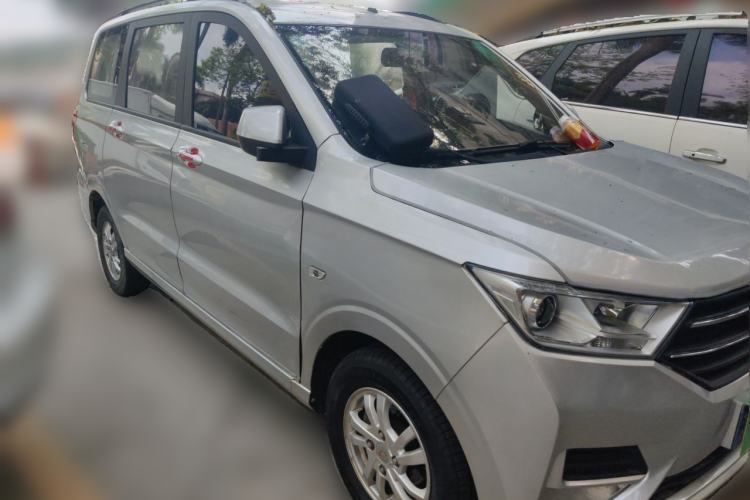 Used Wuling Hongguang 2019 1.5L S Comfort Edition China VI LAR Front Right 45 Deg