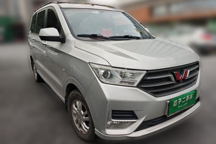 Used Wuling Hongguang 2019 1.5L S Comfort Edition China VI LAR Front Right 45 Deg