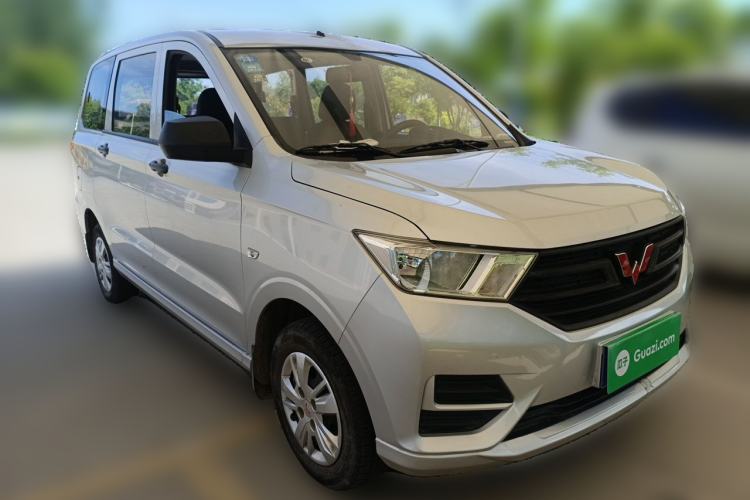 Used Wuling Hongguang 2019 1.5L S Basic Version China VI Standard LAR Front Right 45 Deg