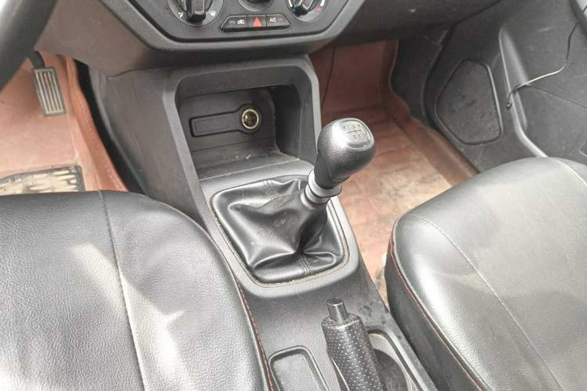 Used Wuling Hongguang 2019 1.5L S Basic Version China VI Standard LAR Gear Lever