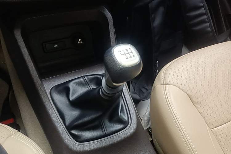 Used Wuling Hongguang 2019 1.5L S Comfort Edition China VI LAR Gear Lever