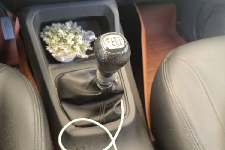 Used Wuling Hongguang 2019 1.5L S Basic Version China VI Standard LAR Gear Lever