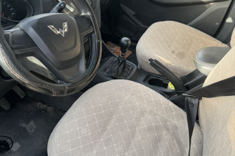 Used Wuling Hongguang 2019 1.5L S Basic Version China VI Standard LAR Interior 1