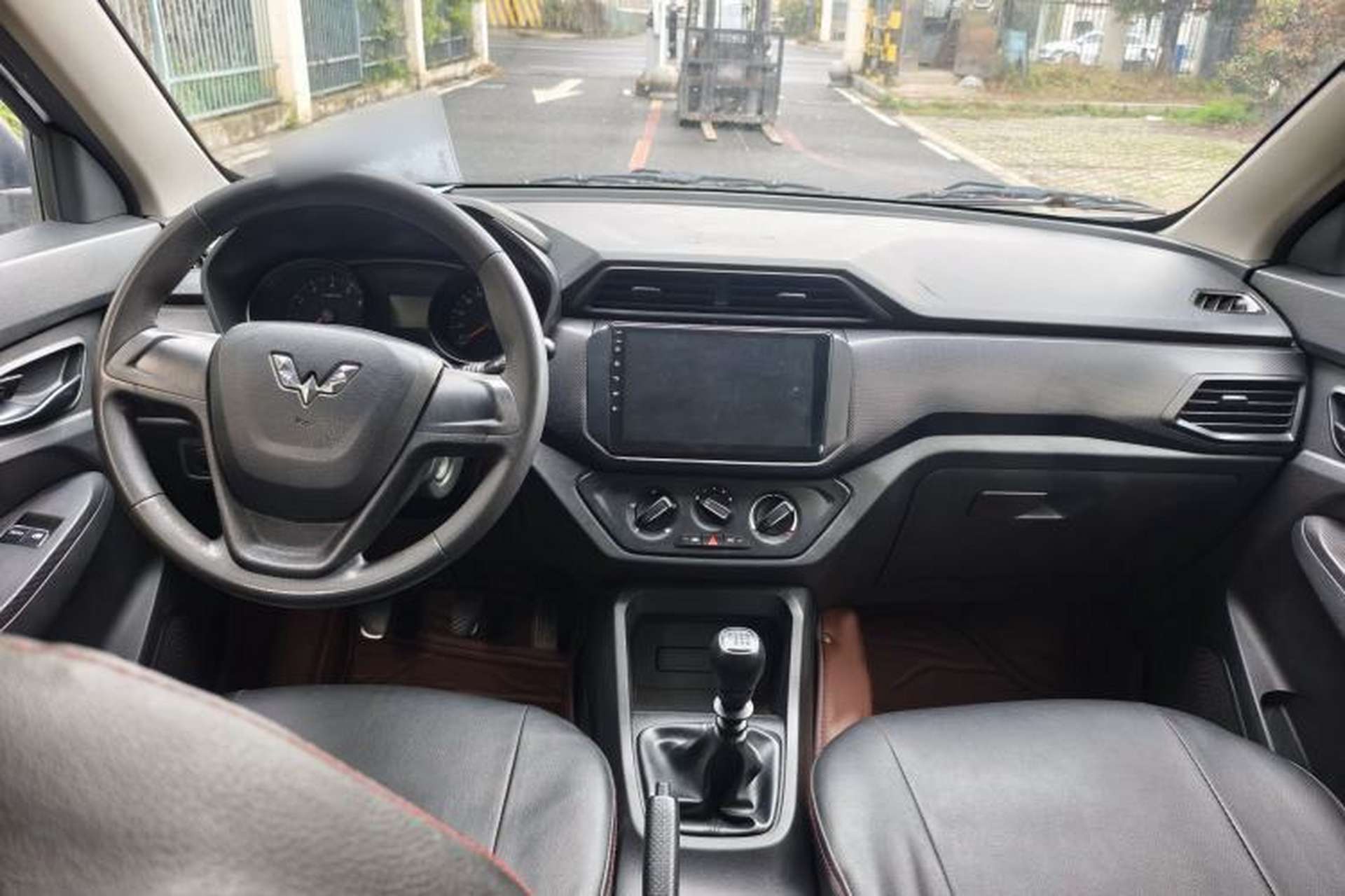 Used Wuling Hongguang 2019 1.5L S Basic Version China VI Standard LAR Interior 5