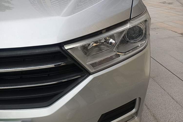 Used Wuling Hongguang 2019 1.5L S Comfort Edition China VI LAR Left Front Headlight