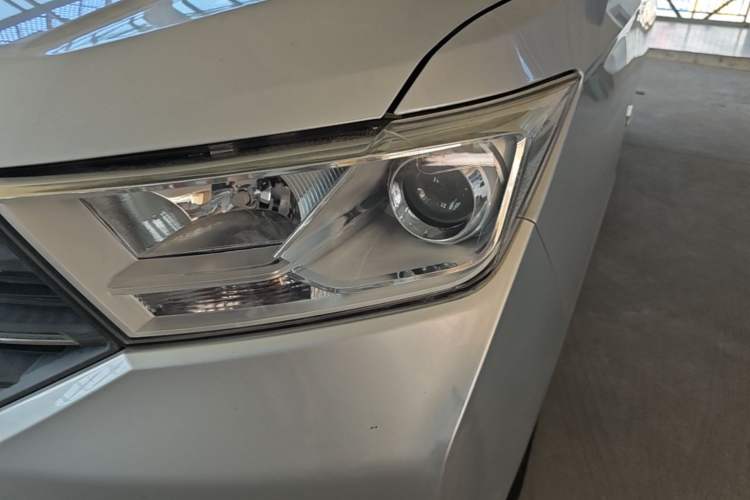 Used Wuling Hongguang 2019 1.5L S Comfort Edition China VI LAR Left Front Headlight