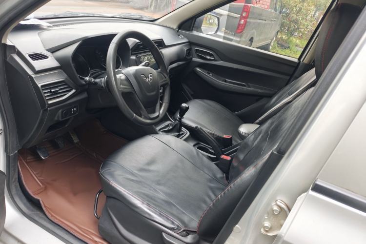 Used Wuling Hongguang 2019 1.5L S Basic Version China VI Standard LAR Left Front Seat