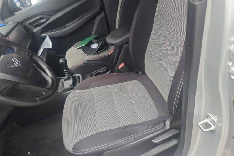 Used Wuling Hongguang 2019 1.5L S Basic Version China VI Standard LAR Left Front Seat