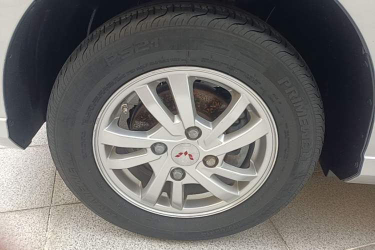 Used Wuling Hongguang 2019 1.5L S Comfort Edition China VI LAR Left Front Wheel Hub