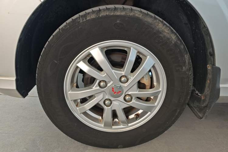 Used Wuling Hongguang 2019 1.5L S Comfort Edition China VI LAR Left Front Wheel Hub