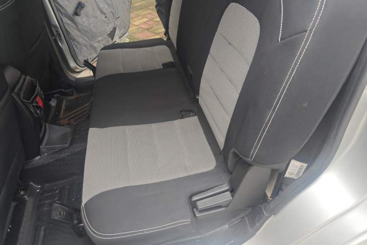 Used Wuling Hongguang 2019 1.5L S Basic Version China VI Standard LAR Left Rear Seat