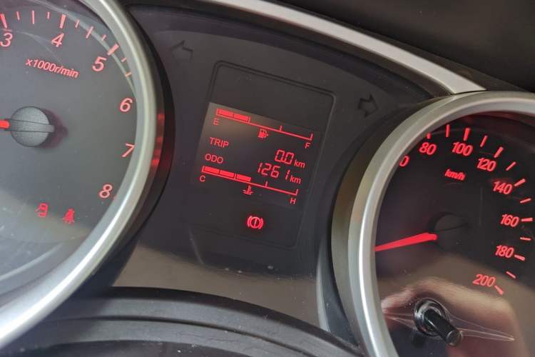 Used Wuling Hongguang 2019 1.5L S Base Version L2B Odometer Close Up