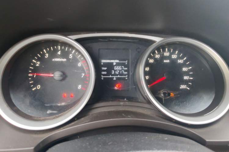 Used Wuling Hongguang 2019 1.5L S Comfort Edition China VI LAR Odometer Close Up