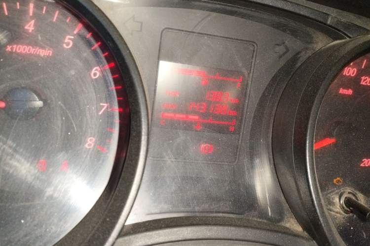 Used Wuling Hongguang 2019 1.5L S Basic Version China VI Standard LAR Odometer Close Up