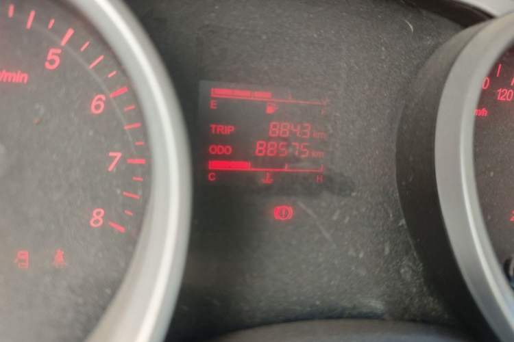 Used Wuling Hongguang 2019 1.5L S Comfort Edition China VI LAR Odometer Close Up