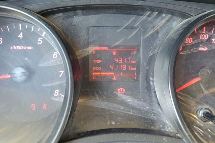 Used Wuling Hongguang 2019 1.5L S Basic Version China VI Standard LAR Odometer Close Up
